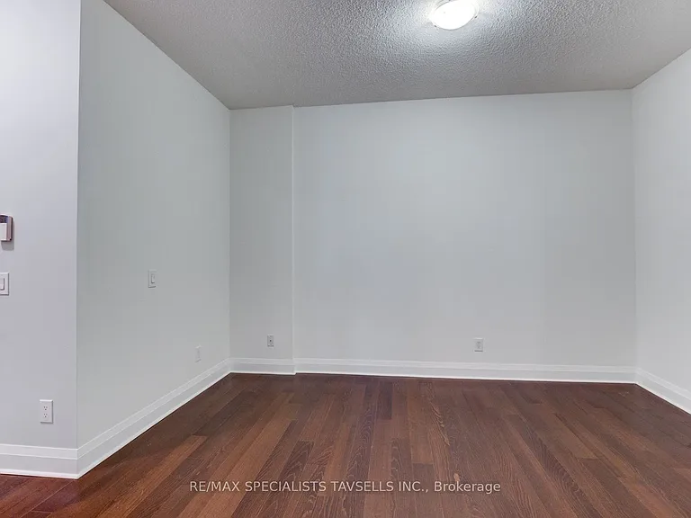 1 Hurontario St #304 — Photo 16