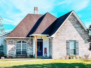 25924 Regency Ave, Denham Springs, LA 70726