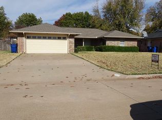 1923 Windsor Dr, Duncan, OK 73533