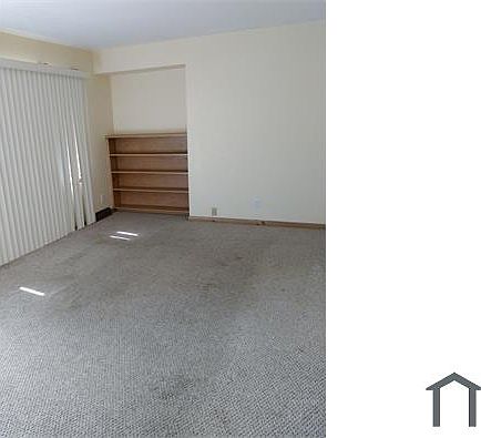 2nd image of 828 Royal Ave #1