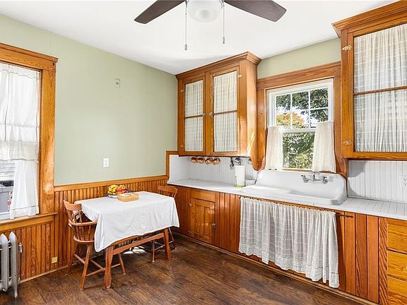 5th image of 621 Fruit Hill Ave