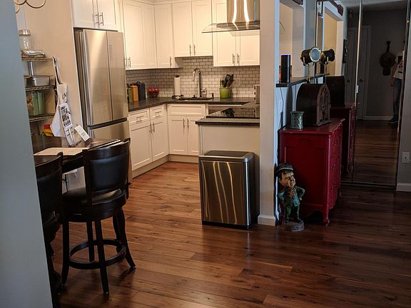 4th image of 330 Shore Dr APT E-26