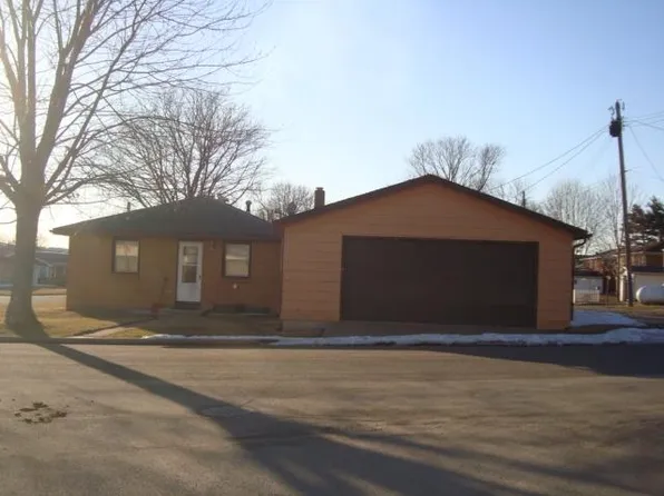 1041 Dewey St, Cassville, WI 53806