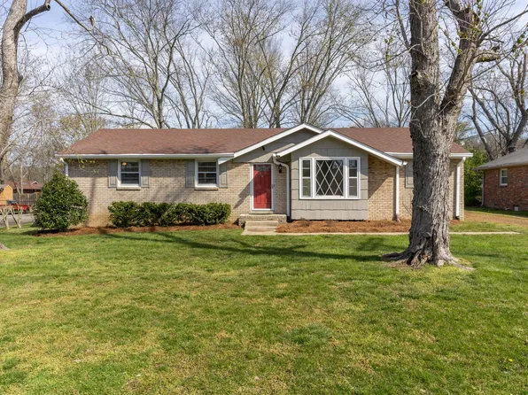 221 Carriage Dr, Nashville, TN 37221