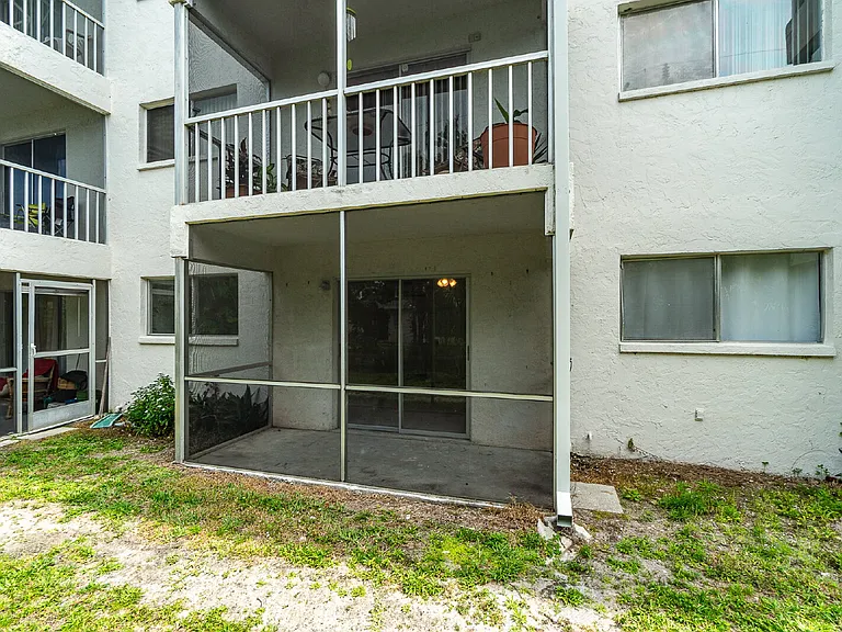 4906 Victoria Dr #103 — Photo 19