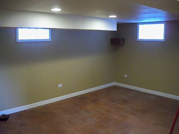 4th image of 14447 Woodlawn Ave