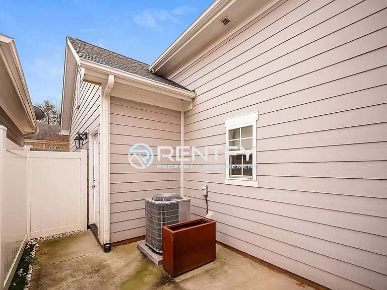 2506 Gallery Dr — Photo 24