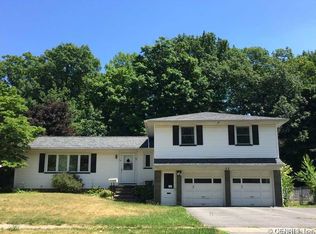 52 Pine Tree Ln, Rochester, NY 14617