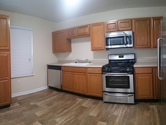 3rd image of 6925 Stonetrace Ct