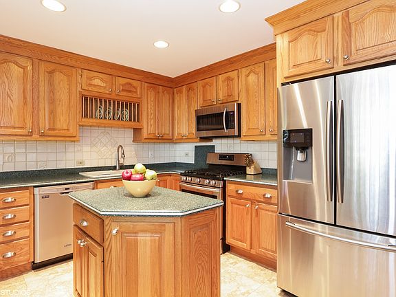 5th image of 3008 Huntington Dr