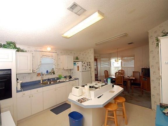 2nd image of 813 Center Ave