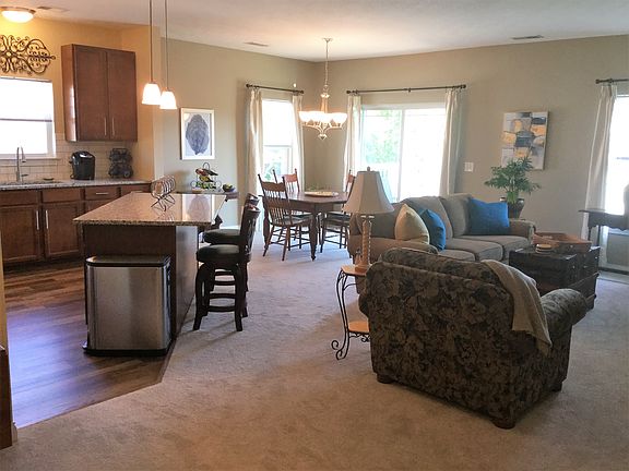 5th image of 567 Riverpointe Dr Unit 7