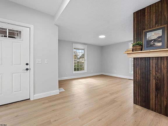 5th image of 1037 Virginia Ave
