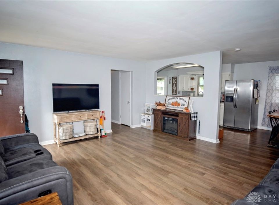 1st image of 24 N Circle Dr
