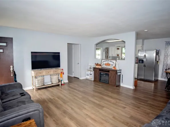 24 N Circle Dr, Germantown, OH 45327