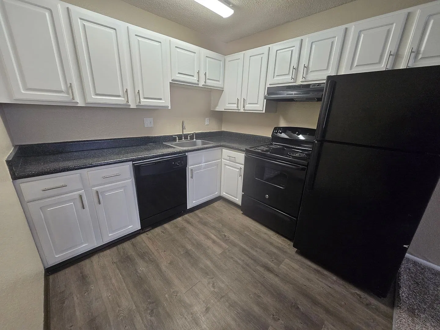 Park Ridge Apartments — Photo 2