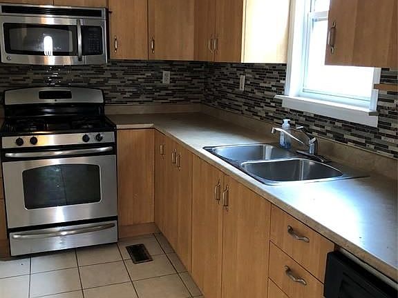 4th image of 1272 McEwan Ave