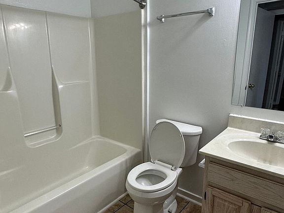 5th image of 113 W Main St APT 201