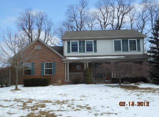 2001 Hillwood Dr, Lake Orion, MI 48360