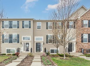 525 Town Center Blvd, Gilberts, IL 60136