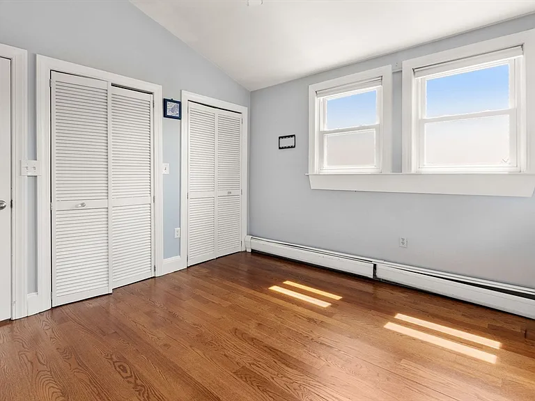 17 Sackville St #3 — Photo 31