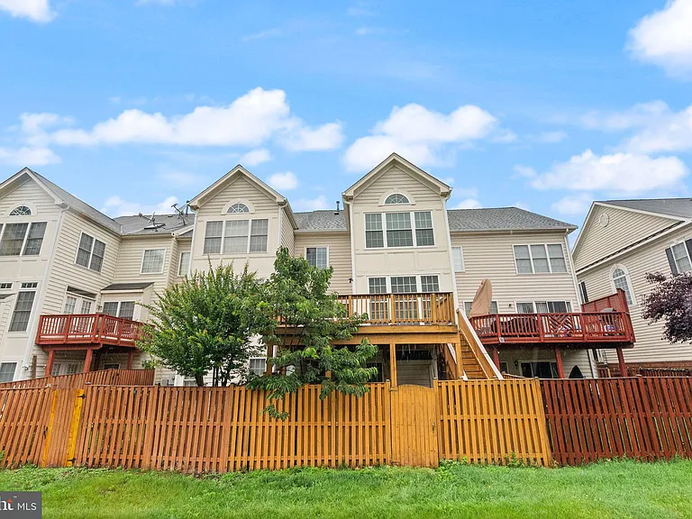 42685 Rolling Rock Sq — Photo 55