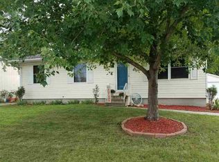 812 Cloverdale Ave, Waterloo, IA 50703