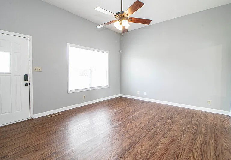1212 Kendall Dr — Photo 3