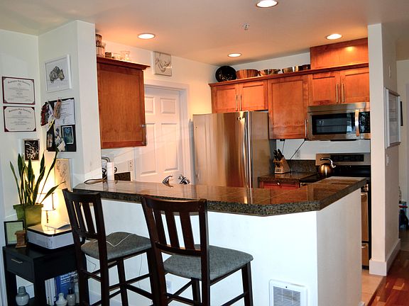 5th image of 123 Queen Anne Ave #503