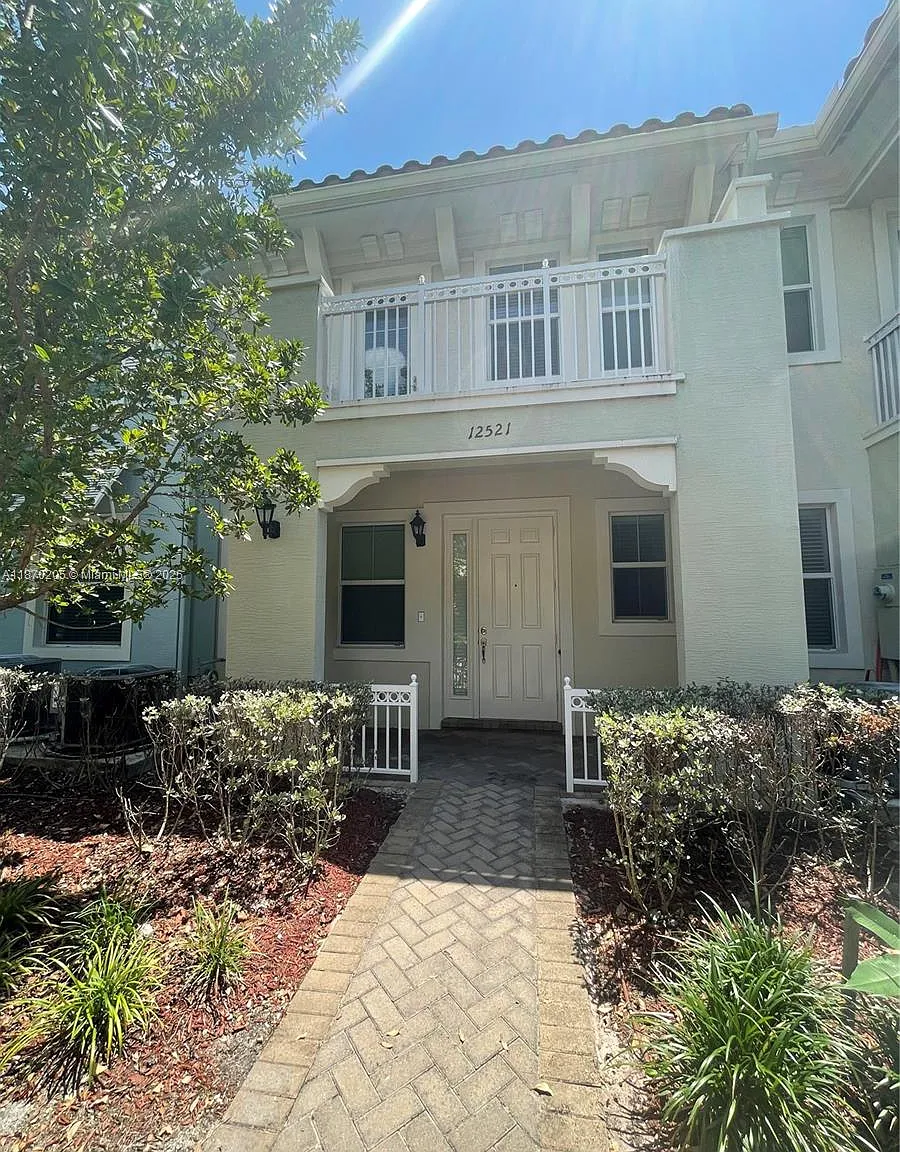 3 bed, 2.5 bath, 1551 sqft, $3,500 — Photo 1