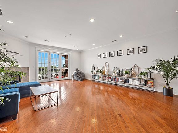 3rd image of 2811 N Bell Ave Unit 401