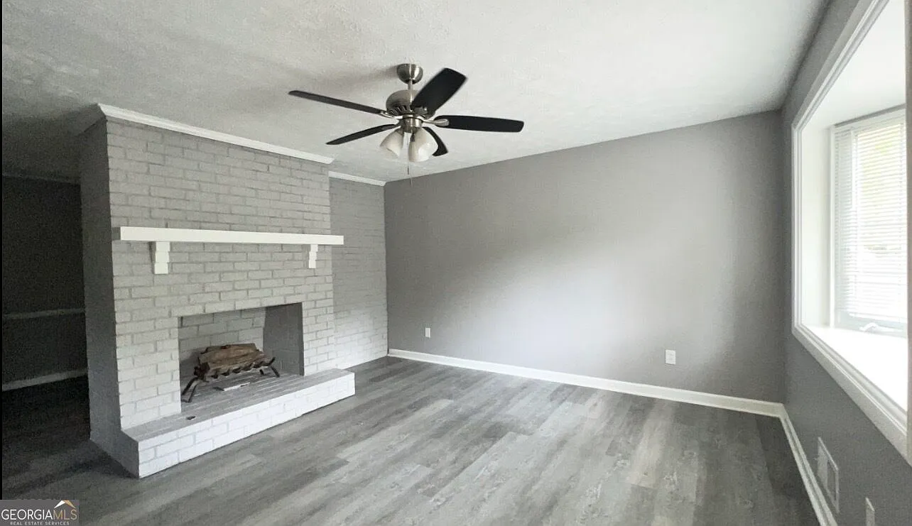 3 bed, 1.5 bath, 1450 sqft, $2,300 — Photo 2