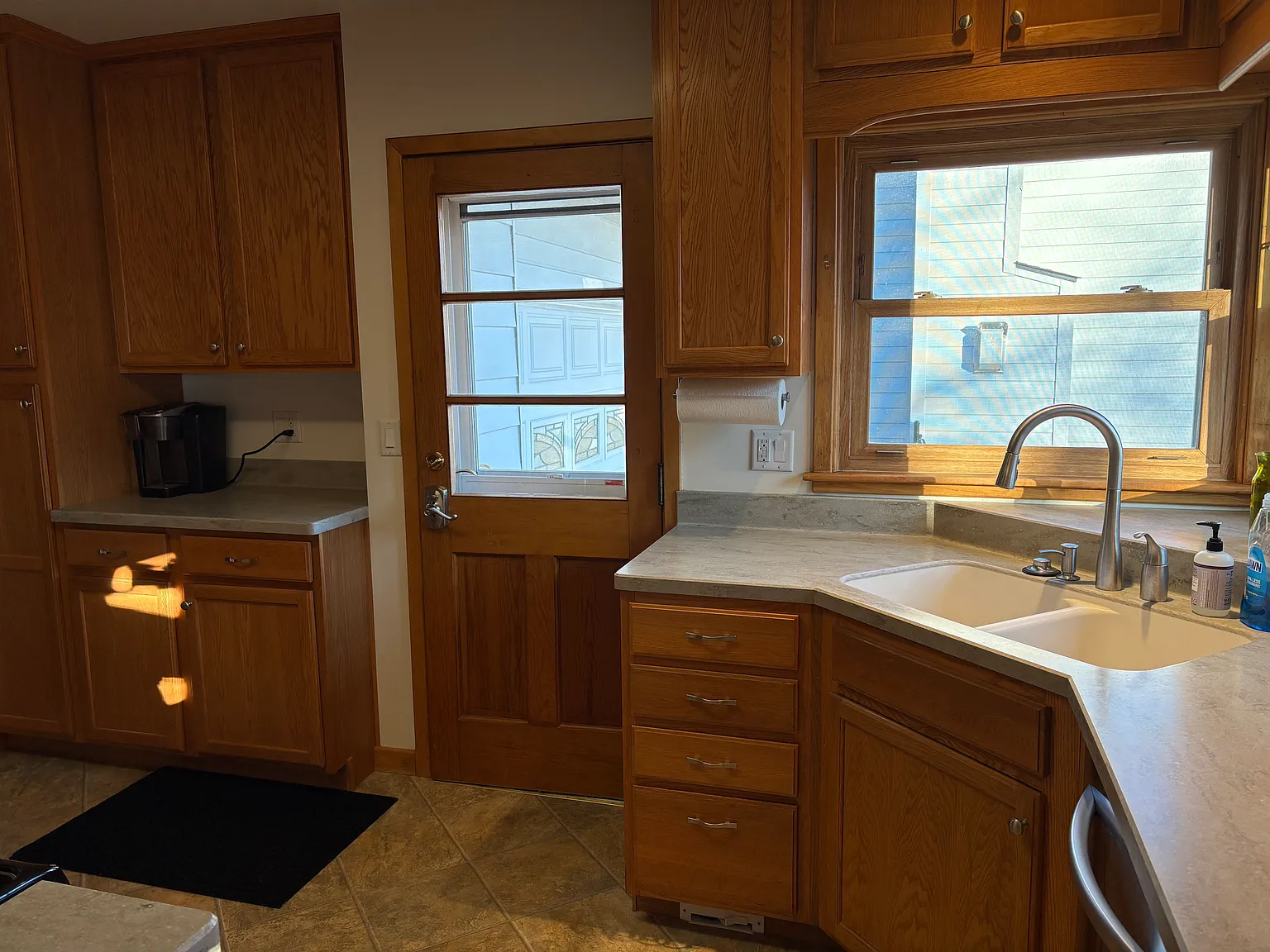 3 bed, 1600 sqft, $3,200 — Photo 3