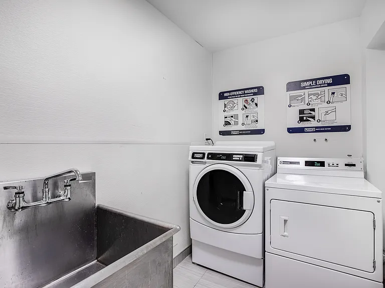 14 Deer Park Cres — Photo 13