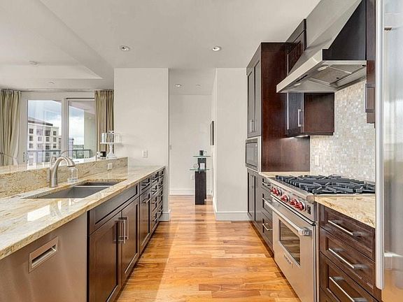 4th image of 98 San Jacinto Blvd #702
