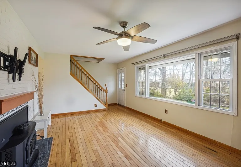 23 Crescent Dr — Photo 3
