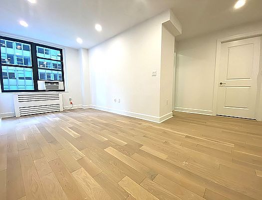 1st image of 160 E 48th St APT 6K