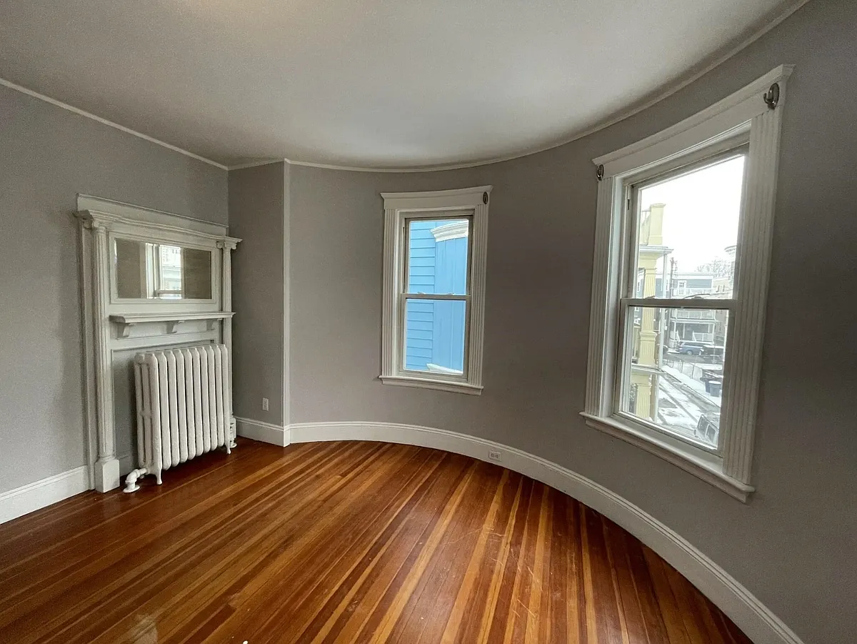 Building Photo - 9 Sumner Sq #2