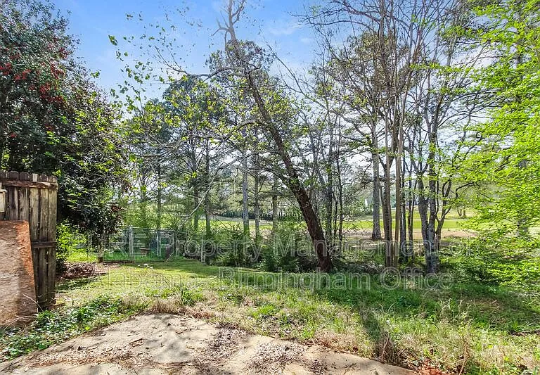 2258 Cheshire Dr — Photo 15