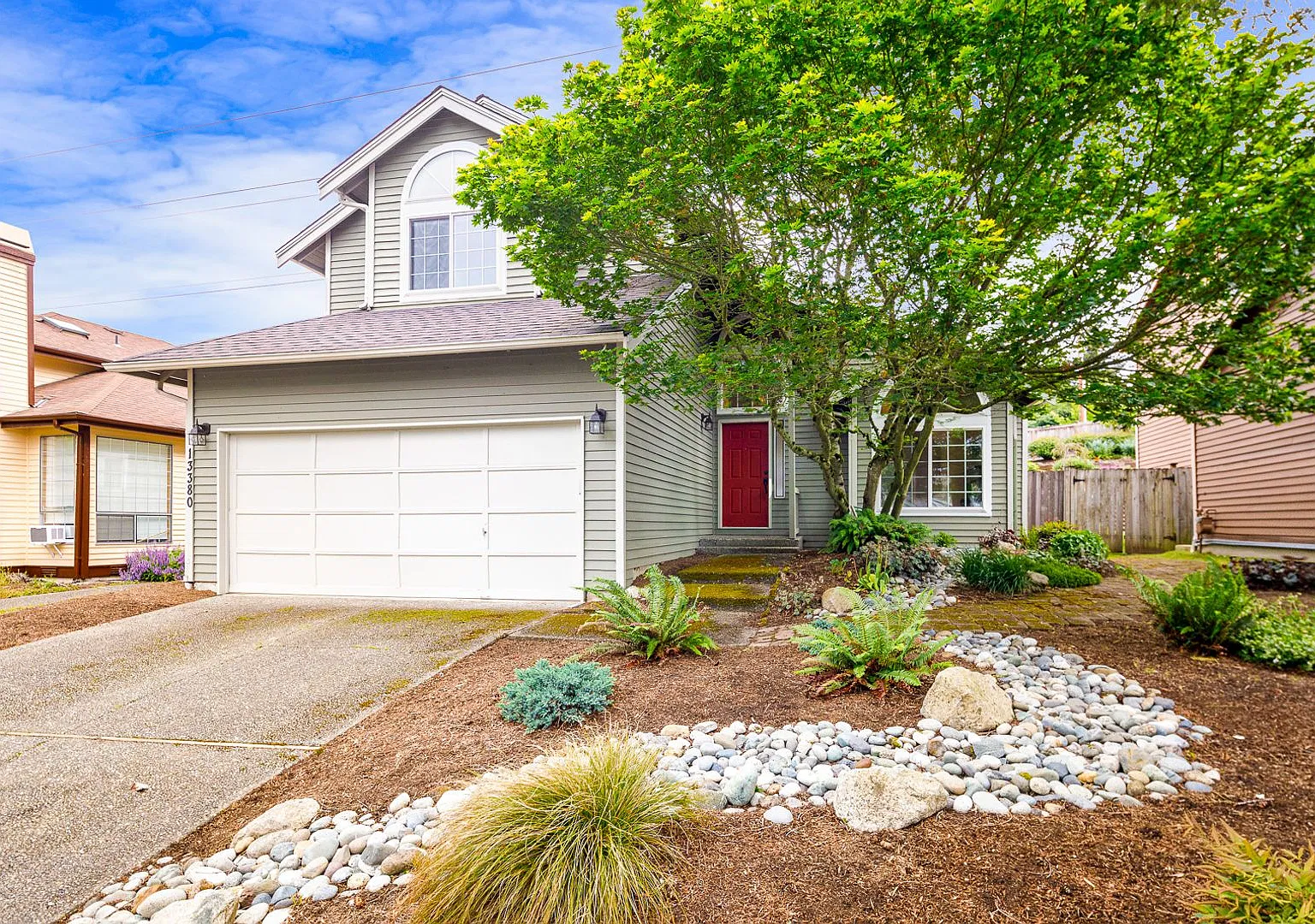 Beautifully Updated 3 Bedroom Totem Lake Home with A/C, Spacious Deck & Landscaped Backyard! — Photo 1