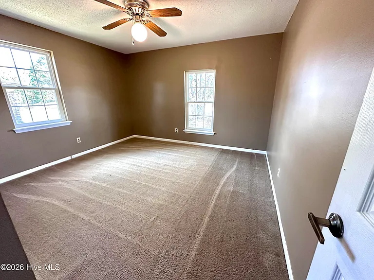 4558 Colonial Rd — Photo 17