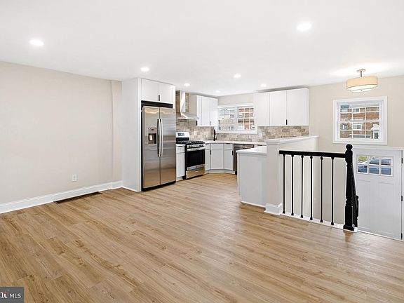 4th image of 3609 Essex Ln
