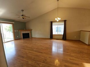 430 N McKenzie Ln, North Liberty, IA 52317