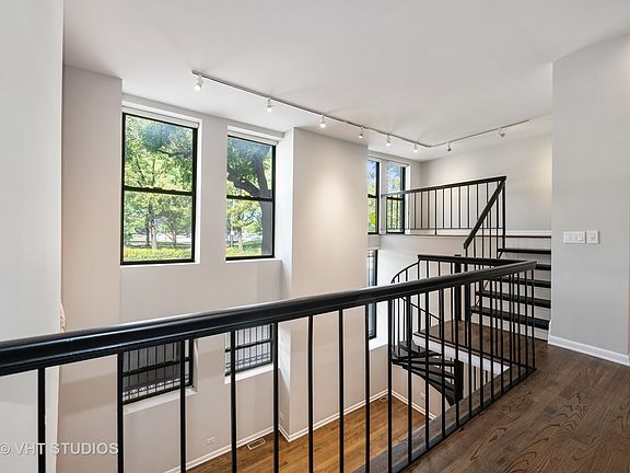 5th image of 875 N La Salle Dr APT 1N