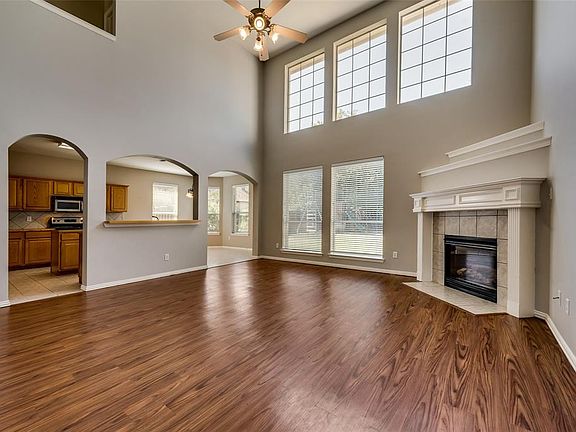 5th image of 211 Joseph Dr