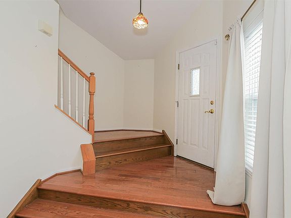 4th image of 82 E Woodland Ave #82