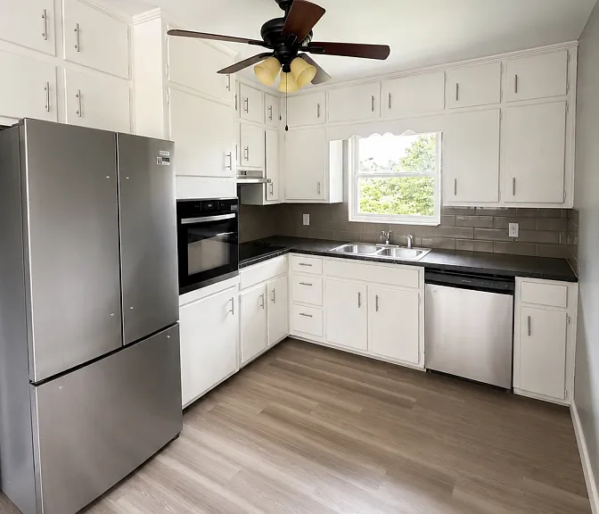 1143 Oakley Dr — Photo 5