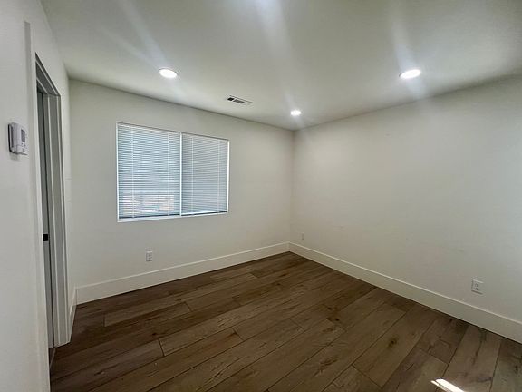 4th image of 858 NW B St #1