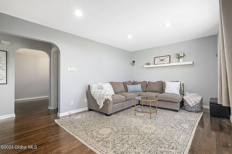 3rd image of 328 Sullivan Road