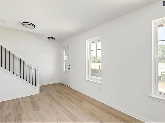 4th image of 3965 Trailway Commons Cir